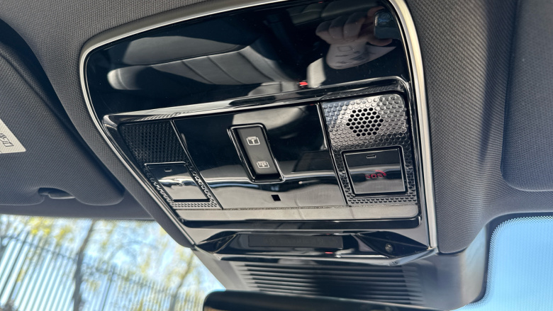 Land Rover Range Rover 3.0 D300 SE 4dr Auto Diesel Estate